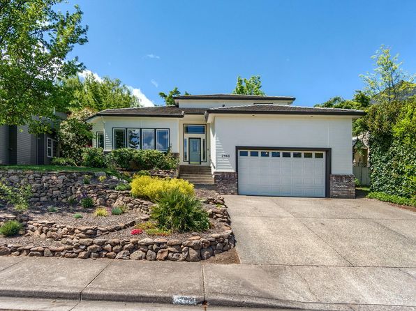 2961 Amblegreen Dr, Medford, OR 97504