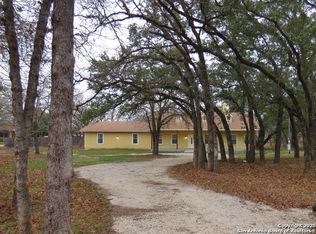 604 Leprechaun Dr, Floresville, TX 78114