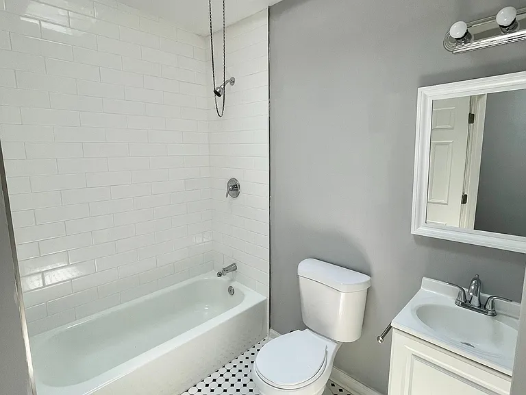 4930 Brown St — Photo 10