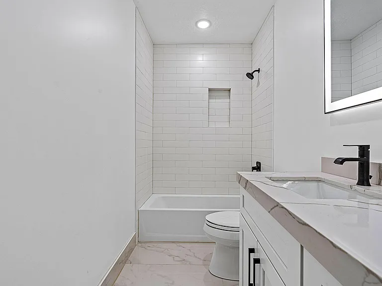 449 E Greenwood Ave — Photo 29