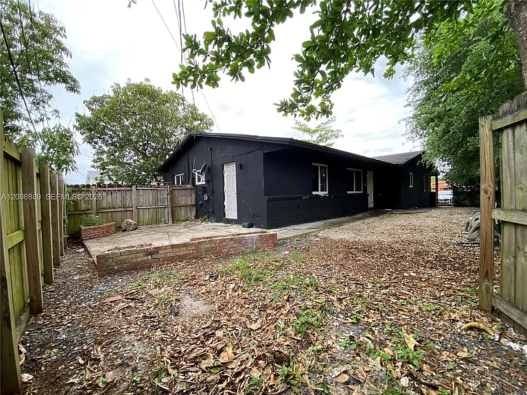6132 SW 39th St #R — Photo 20
