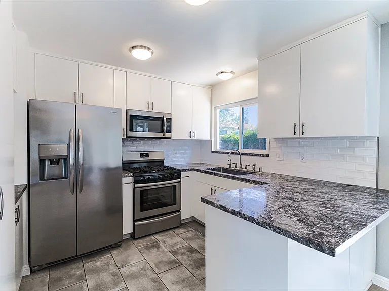 6547 Radcliffe Dr — Photo 8