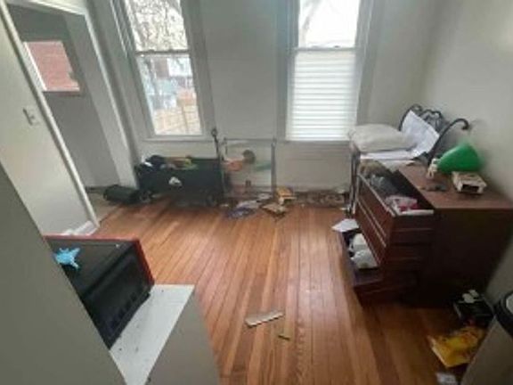 4th image of 3428 Alberta St
