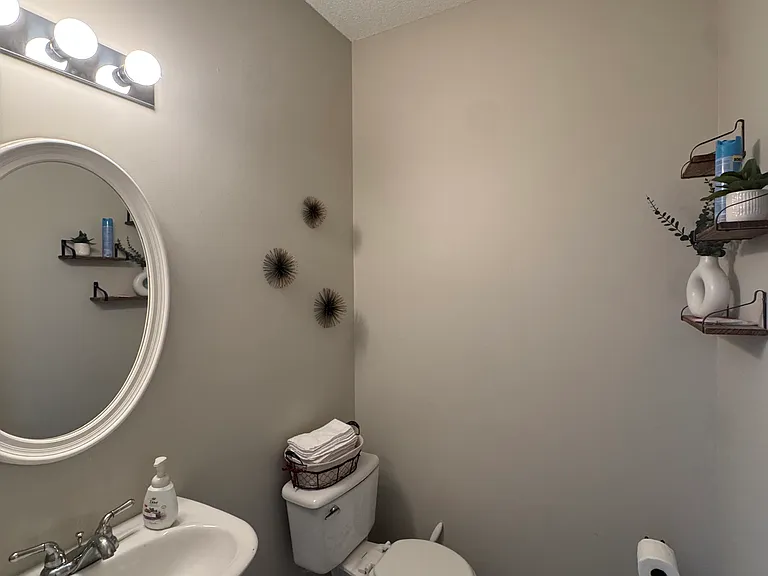 130 Hawkeye Ln — Photo 5