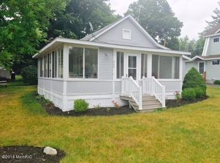 565 Grove Ave, Holland, MI