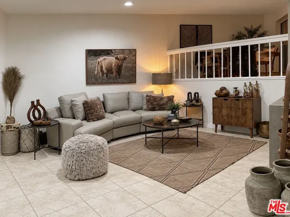 22313 Erwin St, Los Angeles, CA 91367