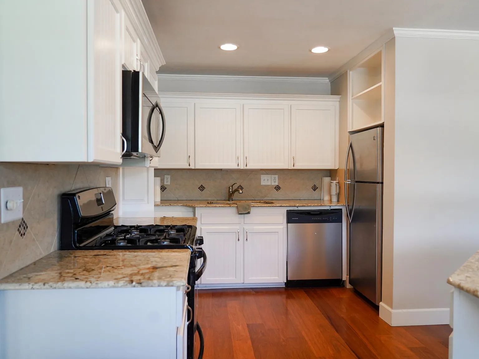 3 bed, 1500 sqft, $1,700 — Photo 3