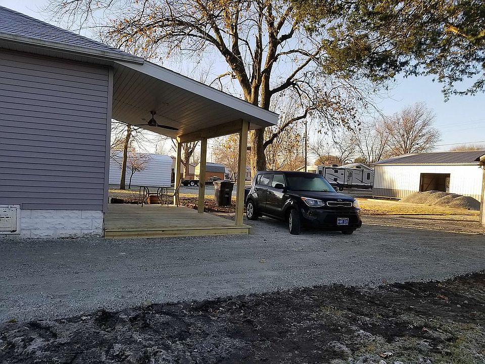 2nd image of 808 Adams St