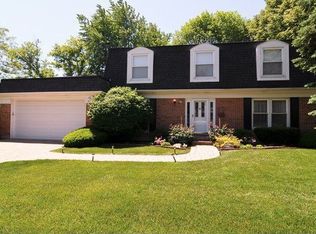 813 Hayes Ave, Libertyville, IL 60048