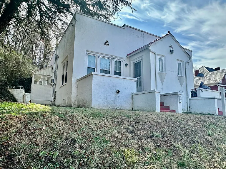 405 E Elm St — Photo 22