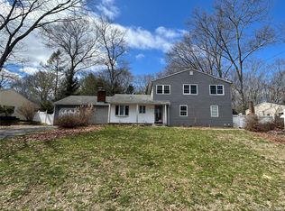 8 Mahogany Rd, Rocky Point, NY 11778