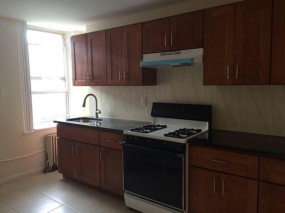 3rd image of 90 Jordan Ave #2L