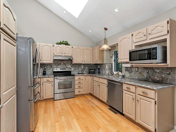 5th image of 2259 N Stoneybrook St