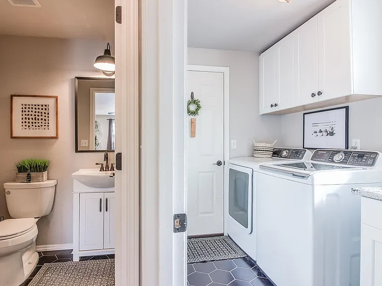 108 N Galena St — Photo 5