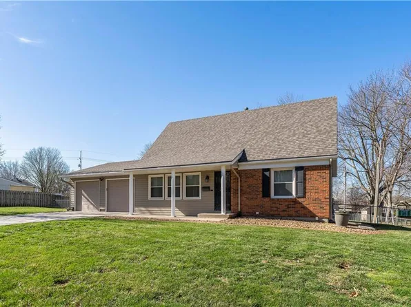 210 SW Sunset Dr, Lees Summit, MO 64081