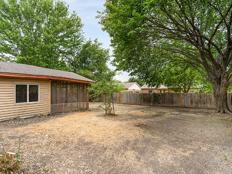 414 E Grenoble Dr — Photo 21