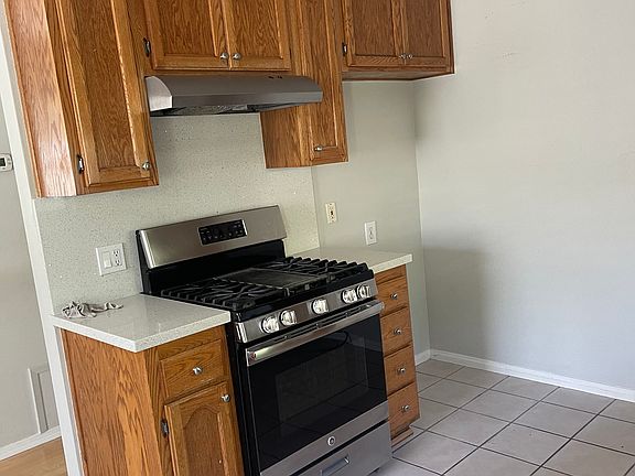5th image of 1785 N Oxford Ave