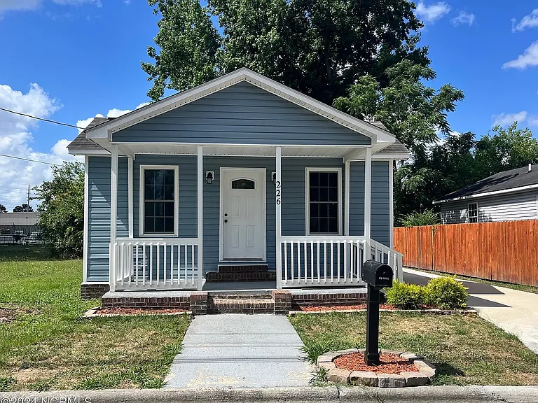 226 Tyson St — Photo 35