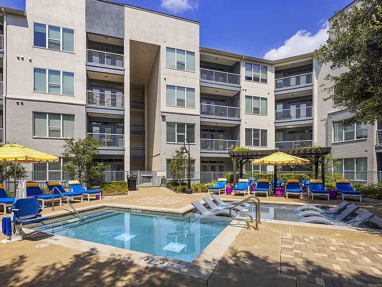 SouthShore_amenity_pool (3)