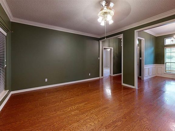4th image of 7 Dunham Dr
