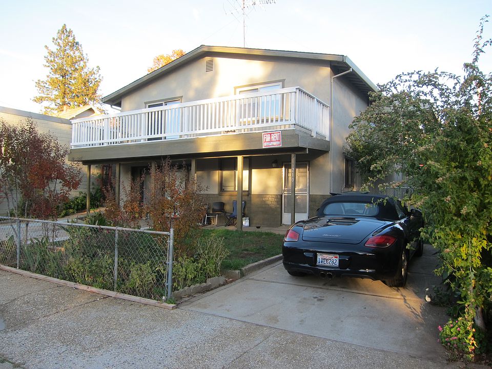 Front view + parking