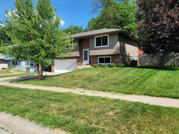 2301 Wildwood Pl, Lincoln, NE 68512