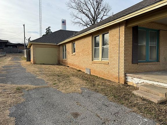 2nd image of 203 N Rush Ave