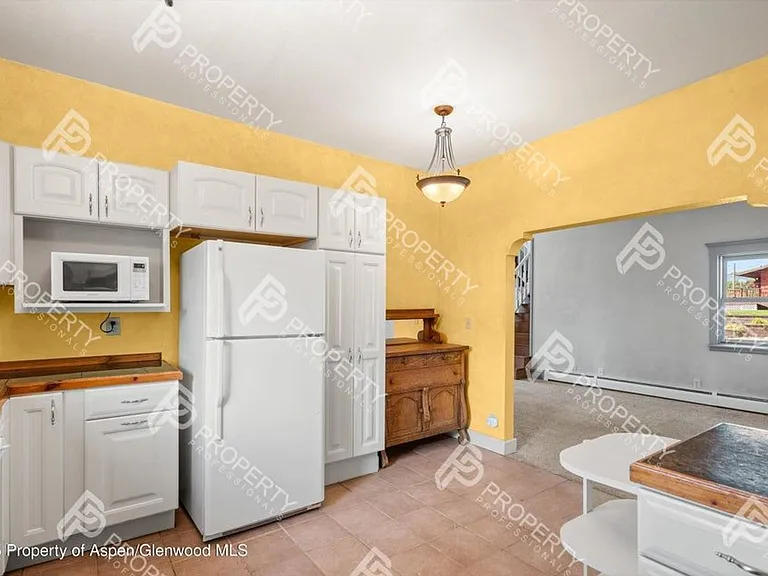 440 Whiteriver Ave — Photo 8