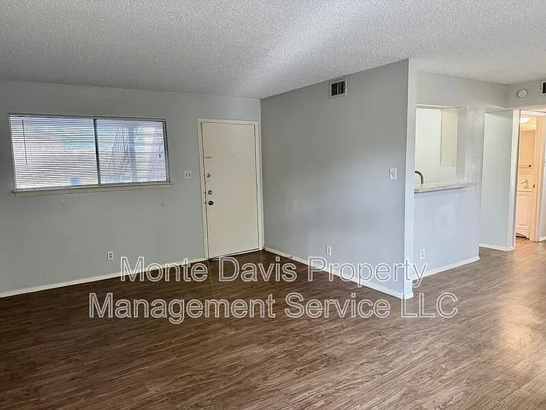 8909 Parkfield Dr #102 — Photo 6