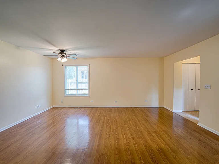 1130 Brockton Ct — Photo 4