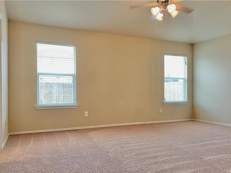 2103 Scott Dr — Photo 12