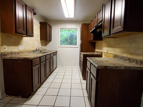 2nd image of 2009 S Brookwood Dr