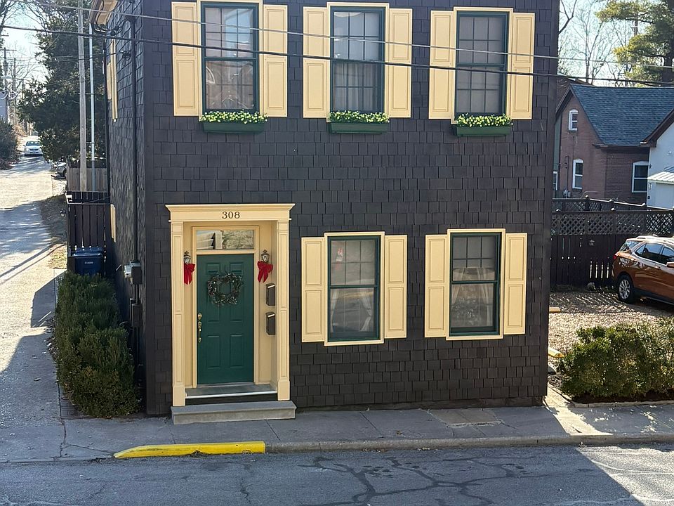 This is the exterior view of the 2 unit apartment, Unit A is on the 2nd floor and Unit B is on the 1st. There is a common main entry for the two units.