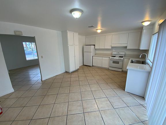 5th image of 4805 Castle Rock Ct