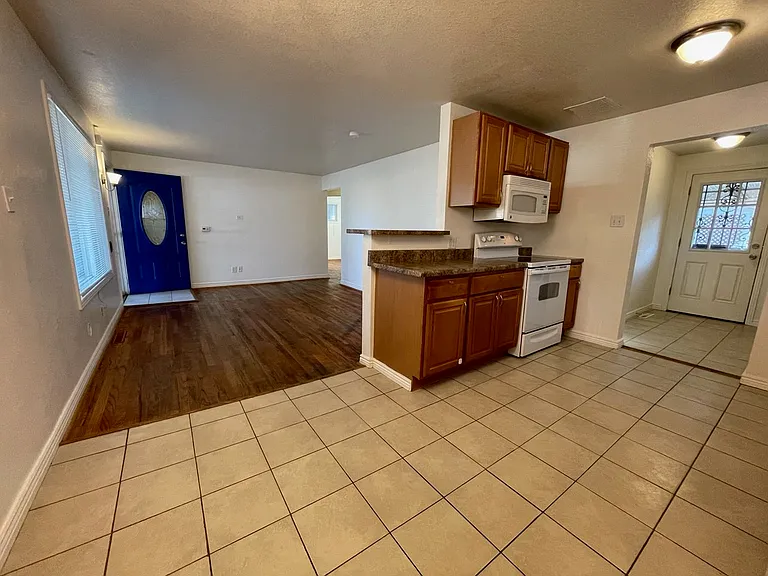385 Yates St — Photo 6