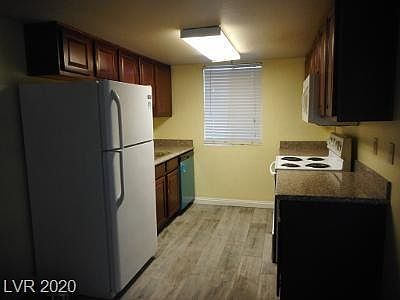 2nd image of 4400 Sandy River Dr Unit 1