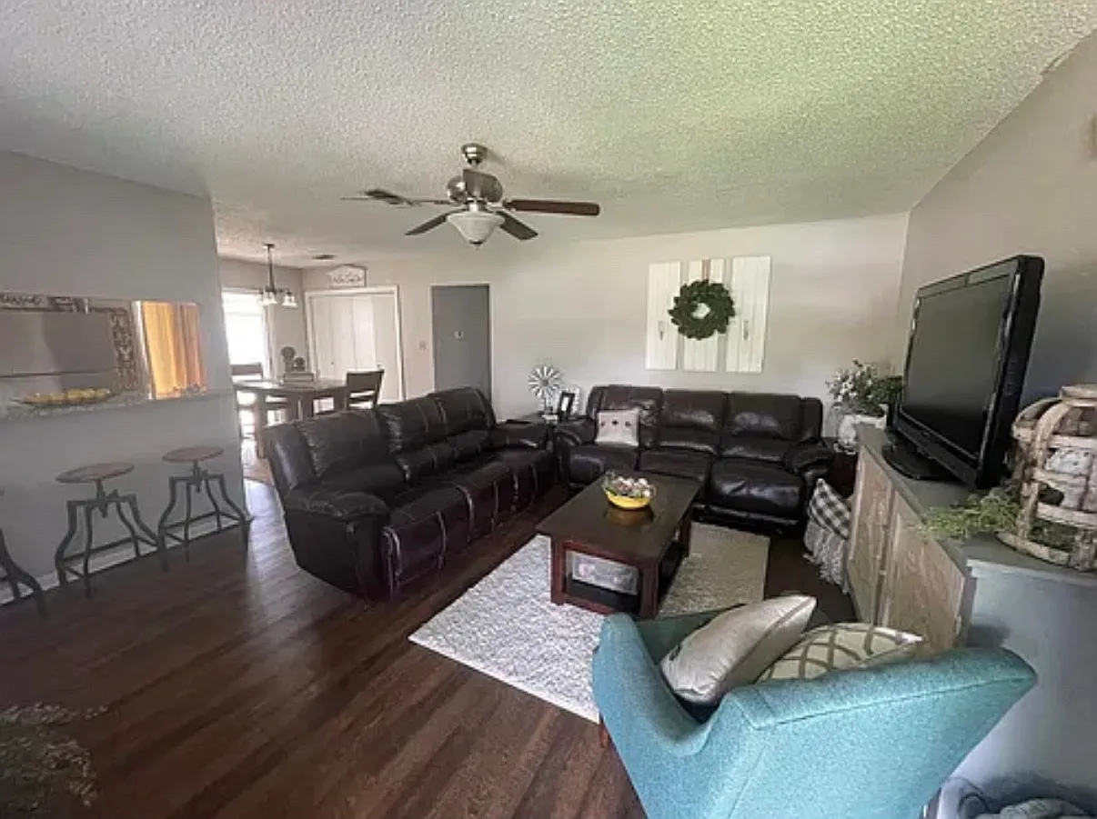2 bed, 1100 sqft, $1,450 — Photo 2