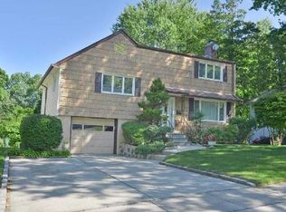 24 Revere Rd, Port Washington, NY 11050