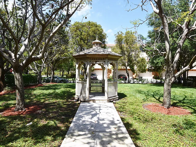 1418 W Wickham Cir #B — Photo 30