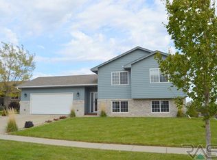 3812 S Outfield Ave, Sioux Falls, SD 57110