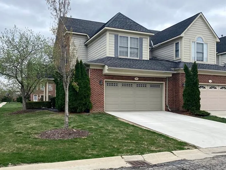 1638 E Lakeview Ln — Photo 2