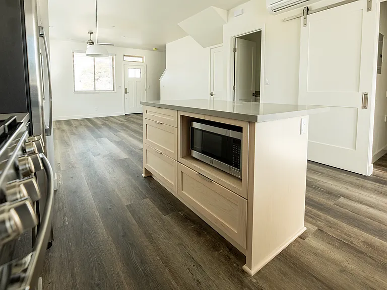 6737 Sebastopol Ave — Photo 2
