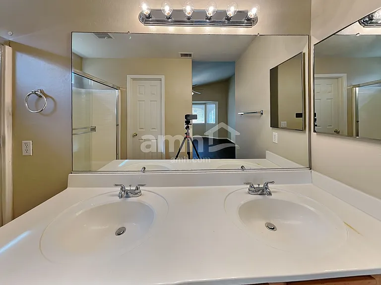 5354 W Jessica Ln — Photo 13