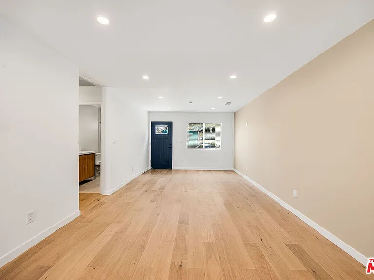 7933 Zelzah Ave — Photo 4
