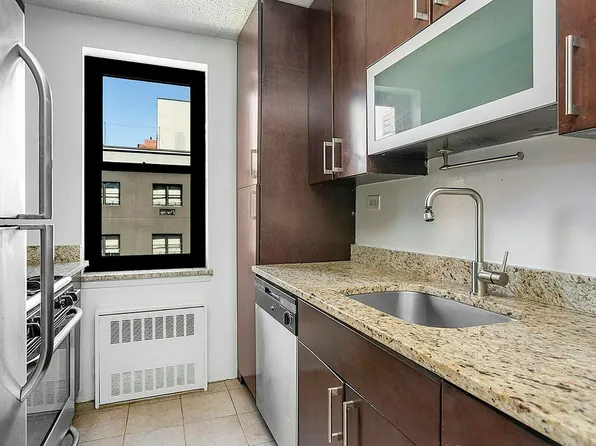 200 E 24th St APT 1106, Manhattan, NY 10010
