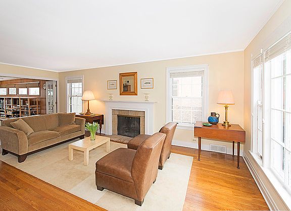 3rd image of 471 Pleasant Ave