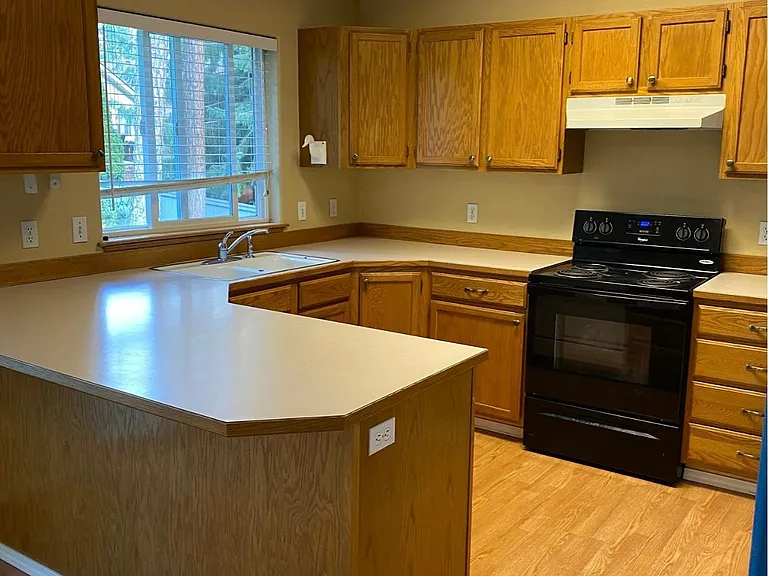 211 S Riverwood Ct — Photo 3