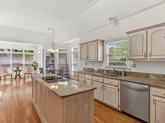 4th image of 1563 Quail Pointe Cir W