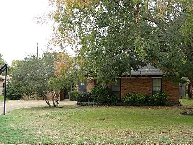 1st image of 210 Oakhaven Dr