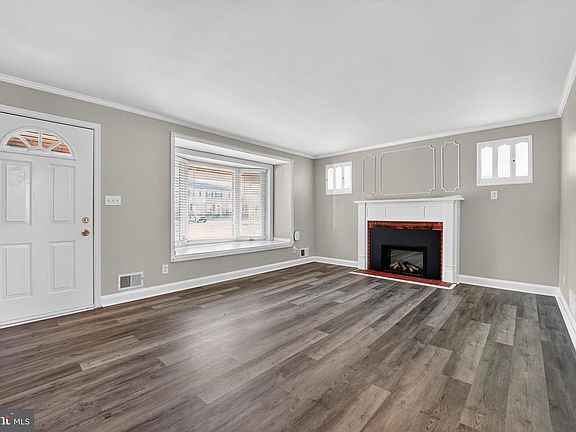 3rd image of 8913 Yvonne Ave